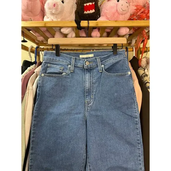 Levi's High Rise Women’s Jeans in Classic Blue Denim - Picture 9 of 11